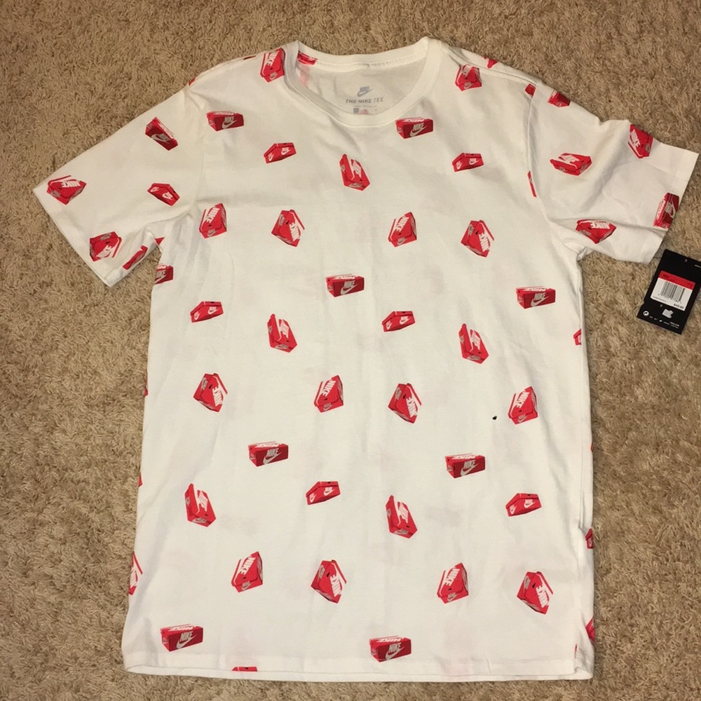 Nike new with tags sneaker box T-shirt mens